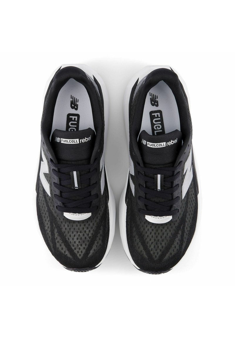 I New Balance
FUELCELL REBEL V5