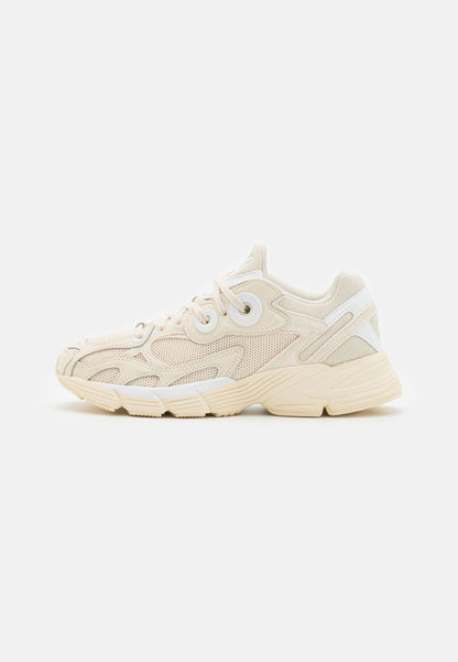 I Adidas Astir GV9200