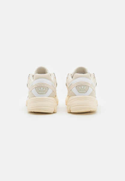 I Adidas Astir GV9200